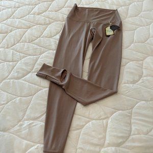 NWT Mika Yoga Wear High-Waist Stirrup Leggings - Size L/XL Tan/Taupe Color